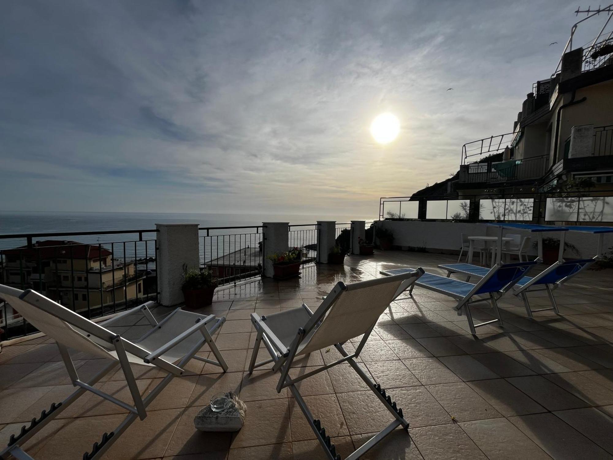 Sunflower Terrazza Panoramica Levanto Luaran gambar